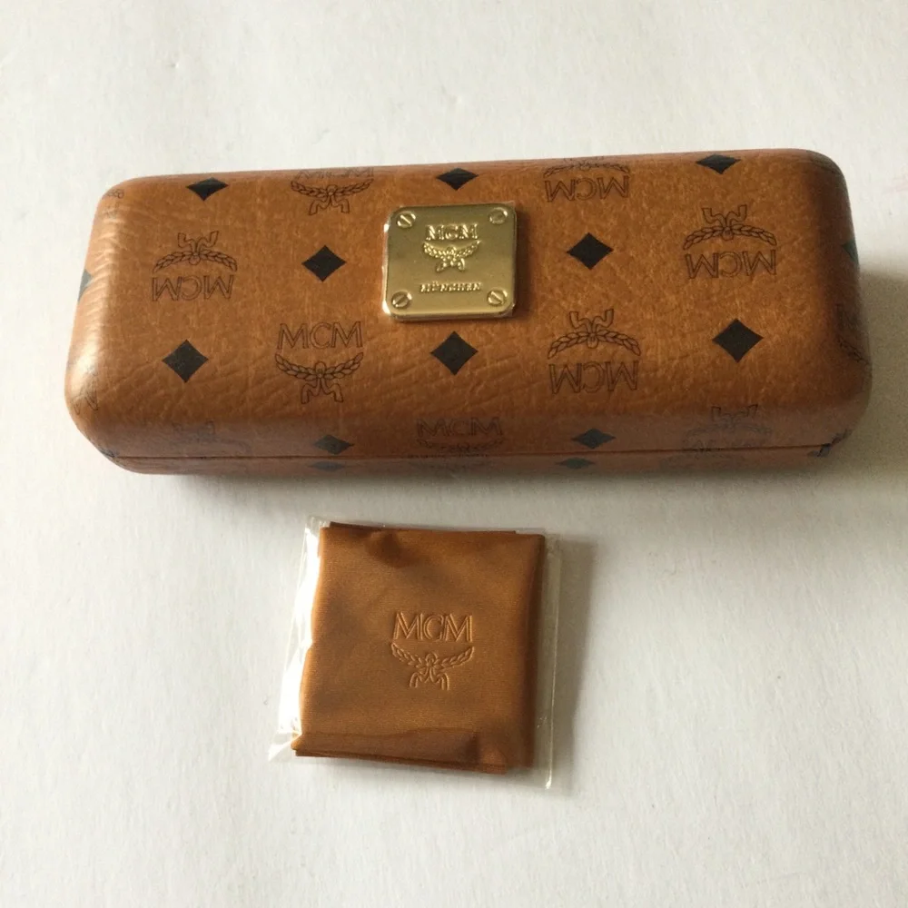 MCM SUNGLASSES OR EYEGLASSES CASE LOGO PRINT AND LOGO PLAQUE CLEANING CLOTH NEW